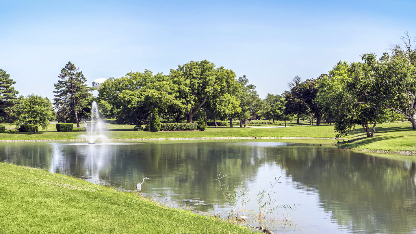 Lake Fountain at Chapel Hill Gardens West Cemetery