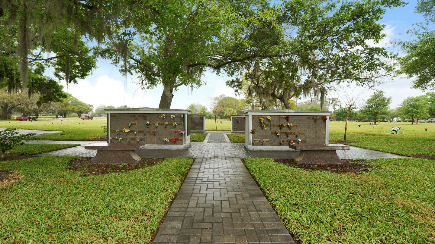 Garden Of Memories Funeral Home And Garden Of Memories Cemetery - Picture Of Garden Of Memories Cemetery Tampa Hillsborough County - Tripadvisor