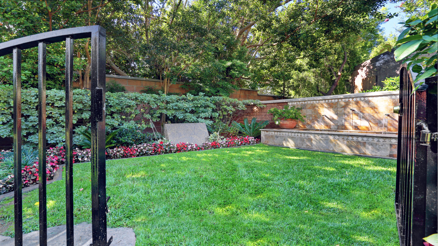 Pierce Brothers Westwood Village Memorial Park & Mortuary
