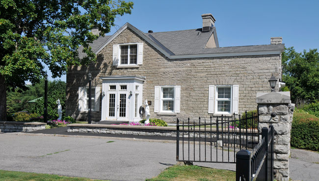 Extérieur avant de la Maison Funéraire Racine, Robert & Gauthier Beauchamp Funeral Home