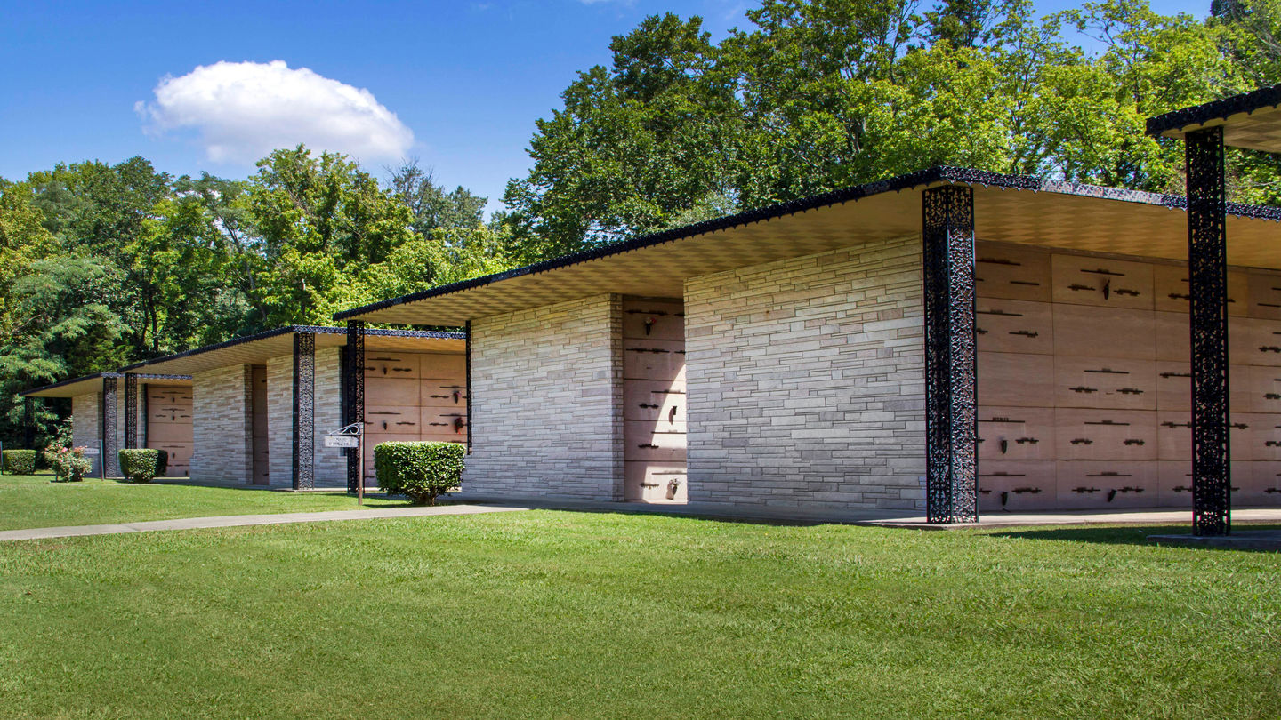 Patio Mausoleum Complex at Berry Highland Memorial