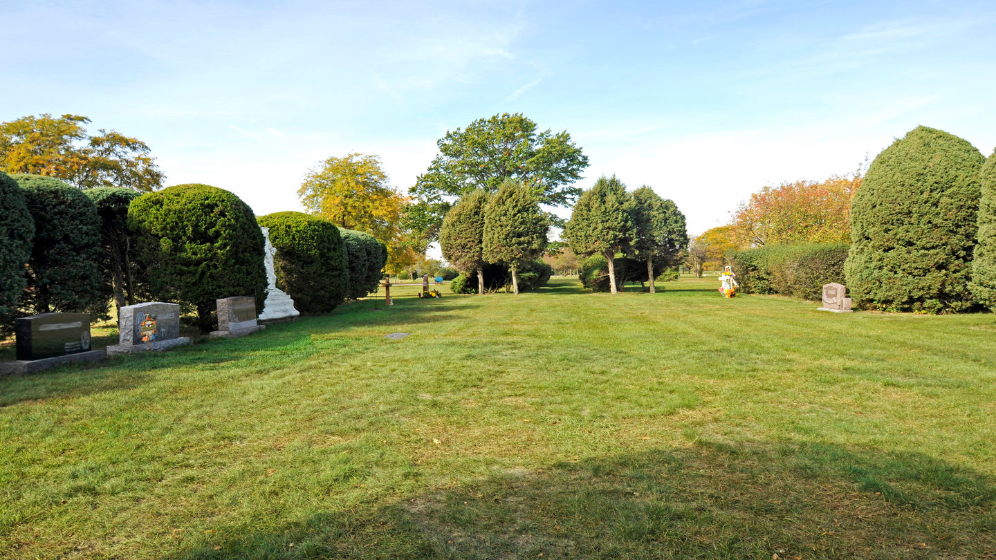 Cemetery grounds at Chapel Hill Gardens South Cemetery

