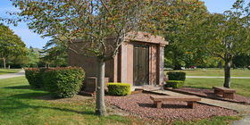 Cemetery grounds at Beverly Cemetery