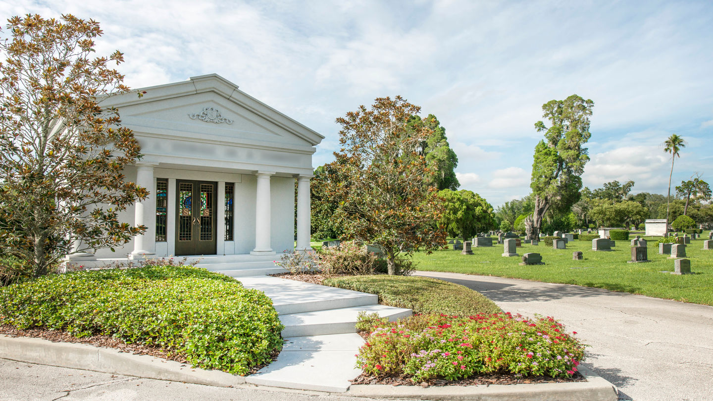 Blount Curry Funeral Home At Garden Of Memories Funeral Cremation Cemetery