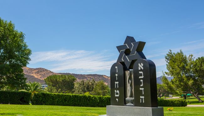 Large, granite monument with Hebrew letting and stylized Star of David.