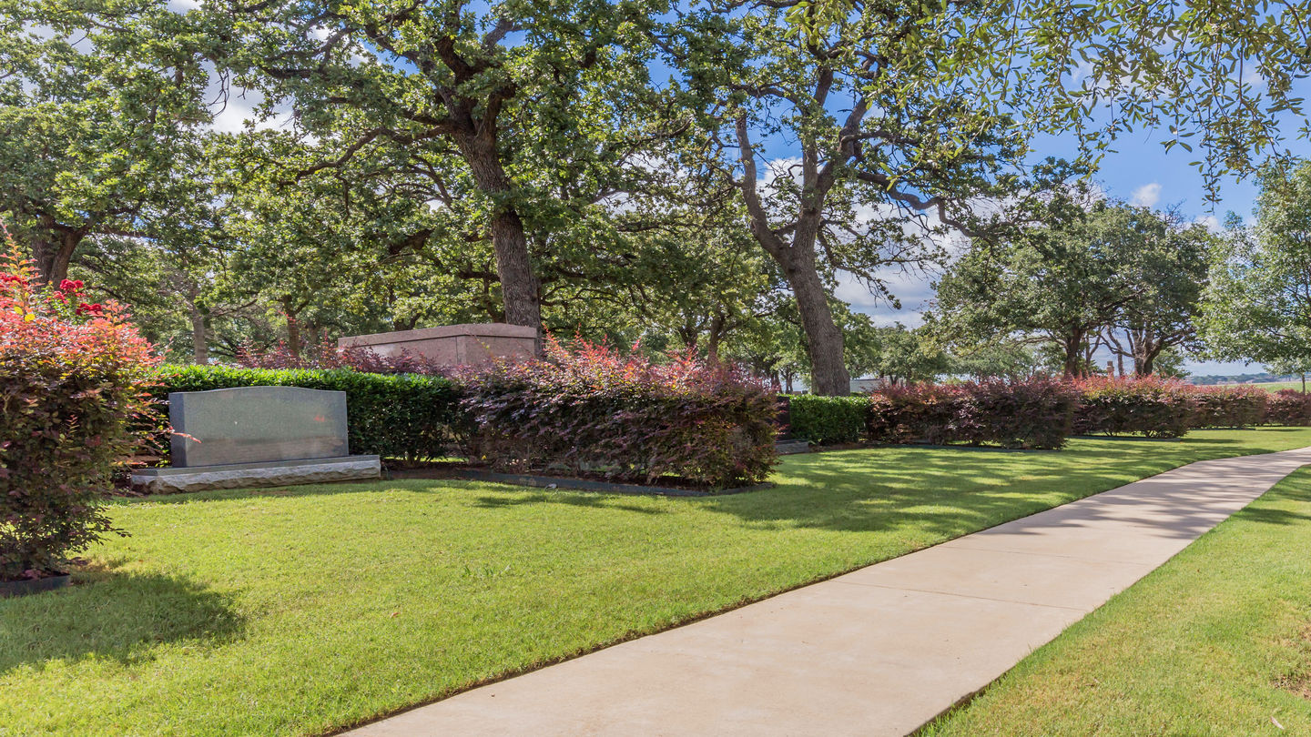 Private/semi-private estate at Laurel Land – Rose Hill Memorial Park and Funeral Home