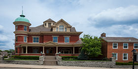 Front entrance at Webb Noonan Kidd Funeral Home