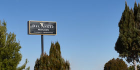 Signage at Funeraria del Angel Restlawn