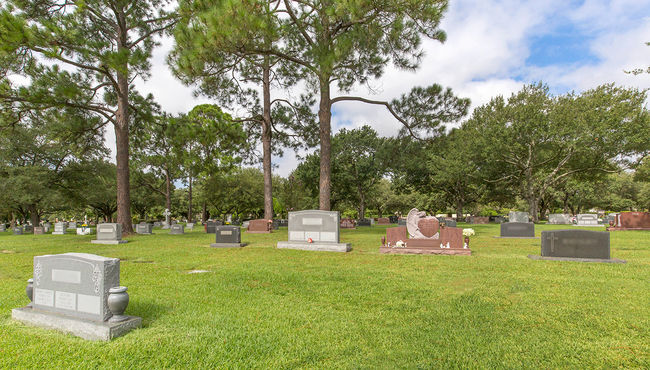 Cemetery grounds at Forest Park Westheimer Cemetery