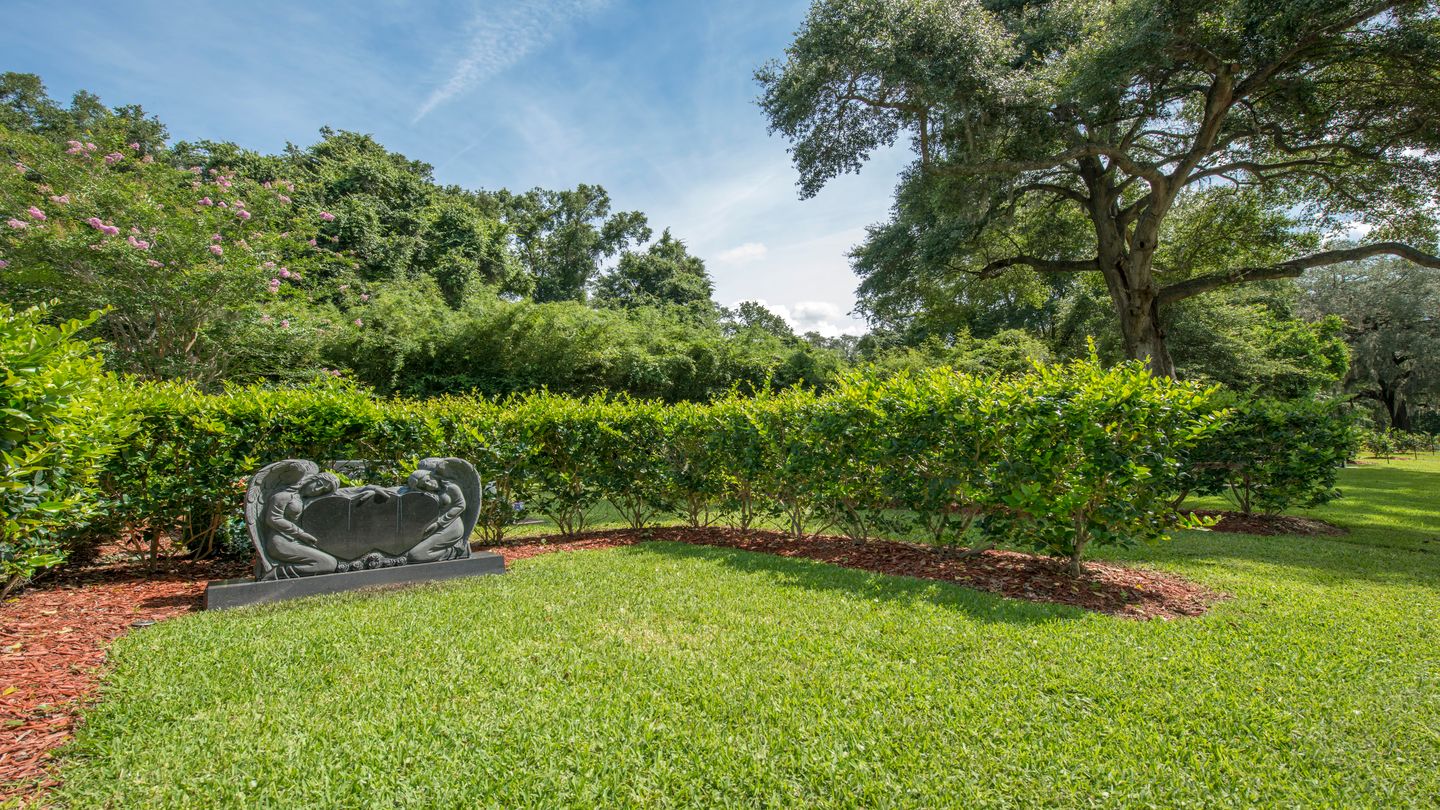 Hardage-Giddens Riverside Funeral Home & Riverside Memorial Park