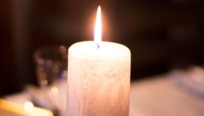 A single pillar candle that represents of the Jewish tradition of yahrzeit