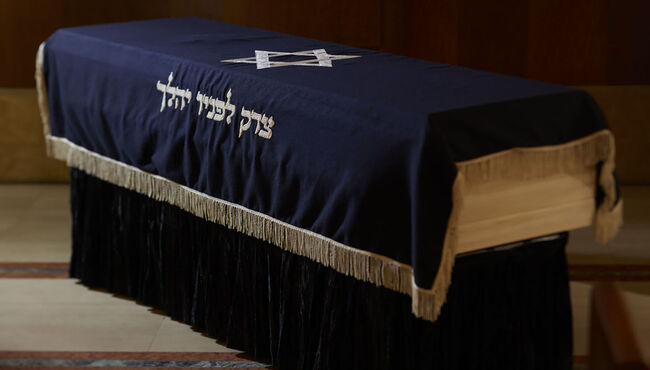 Jewish funeral and casket