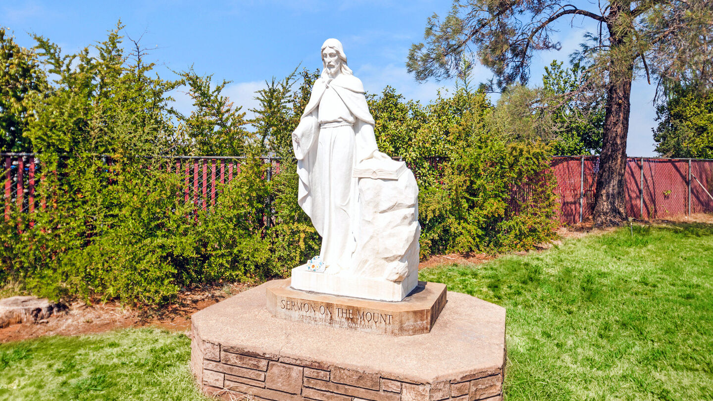 Lawncrest Chapel & Memorial Park