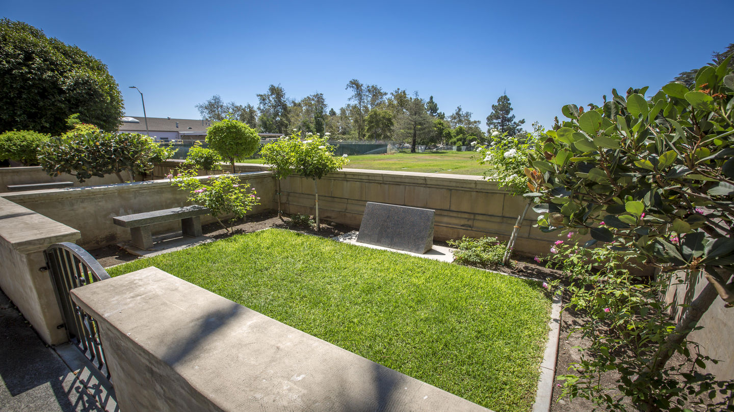 Pierce Brothers Valhalla Memorial Park and Mortuary