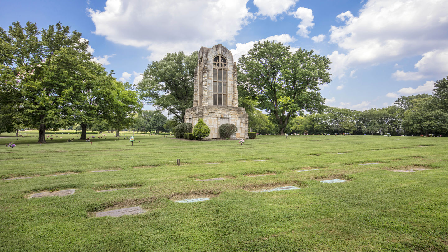 Cemetery grounds at Woodlawn Memorial Park
