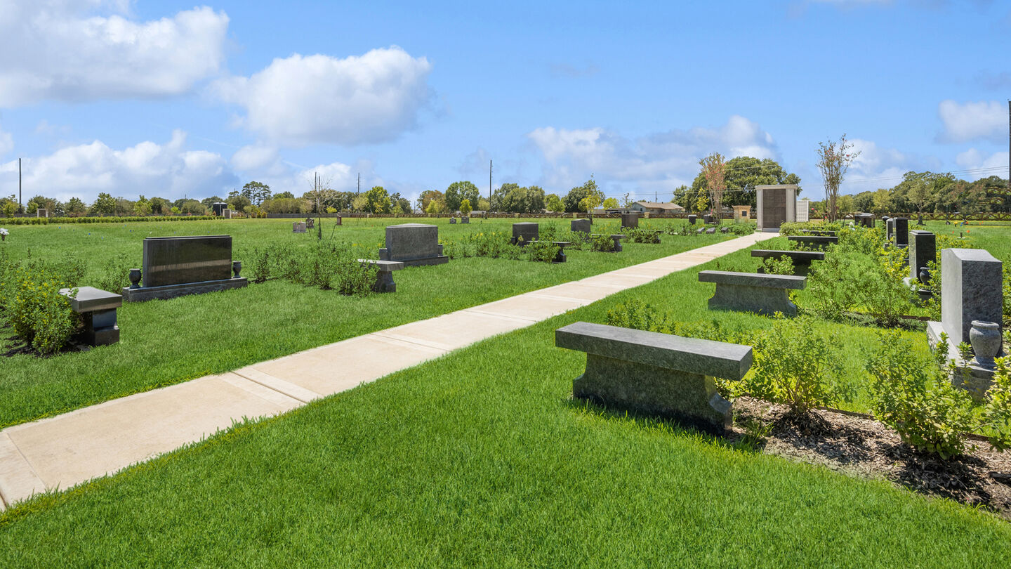 Private/semi-private estate at Forest Park Southwest Cemetery