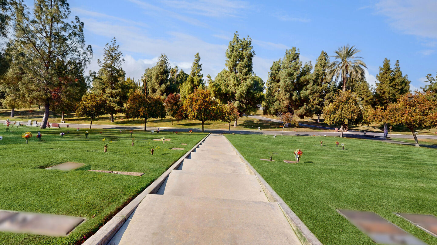 Cemetery grounds at Funeraria Del Angel Hillcrest & Hillcrest Memorial Park
