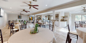 Lugar de celebración de la vida para servicios, reuniones y recepciones en Funeraria Del Angel Hillcrest & Hillcrest Memorial Park