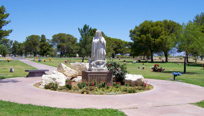 The Madonna statue at South Lawn Cemetery 