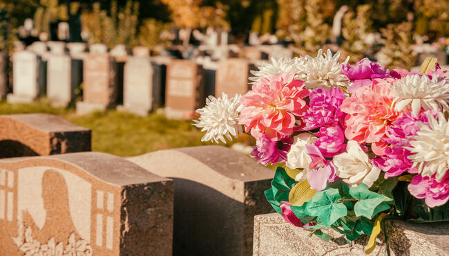 Ideas for decorating loved ones grave 1