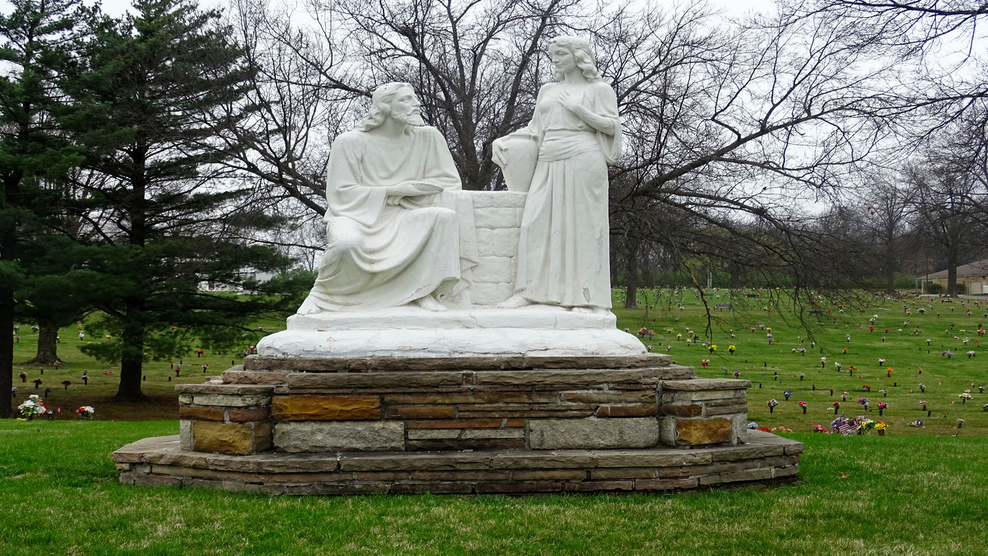 Christ and Woman at the Well Statuary at Chapel Hill Memorial Gardens