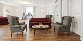 Sitting area at Woody Funeral Home Huguenot Chapel