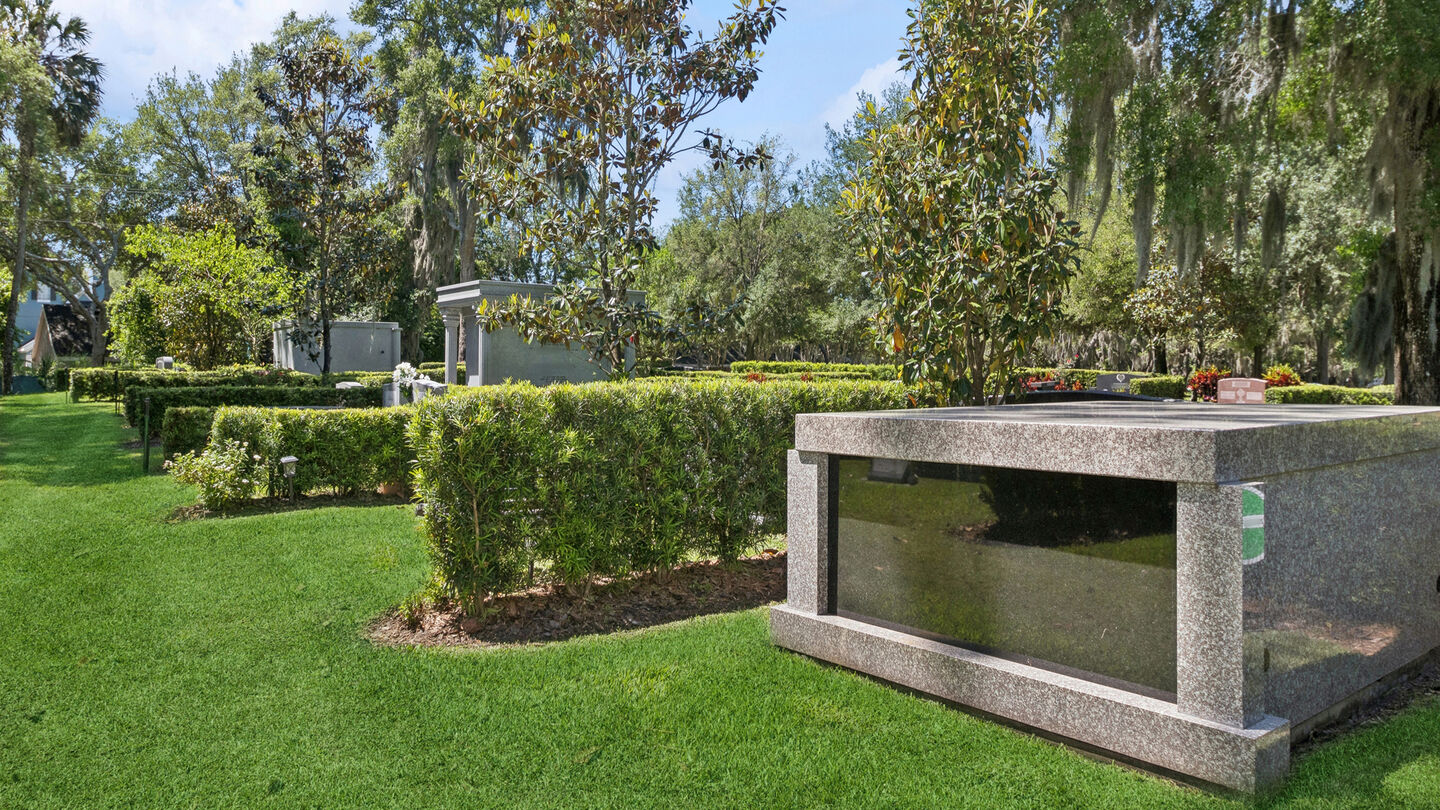 Private/semi-private estates at Baldwin-Fairchild Oaklawn Chapel & Oaklawn Cemetery