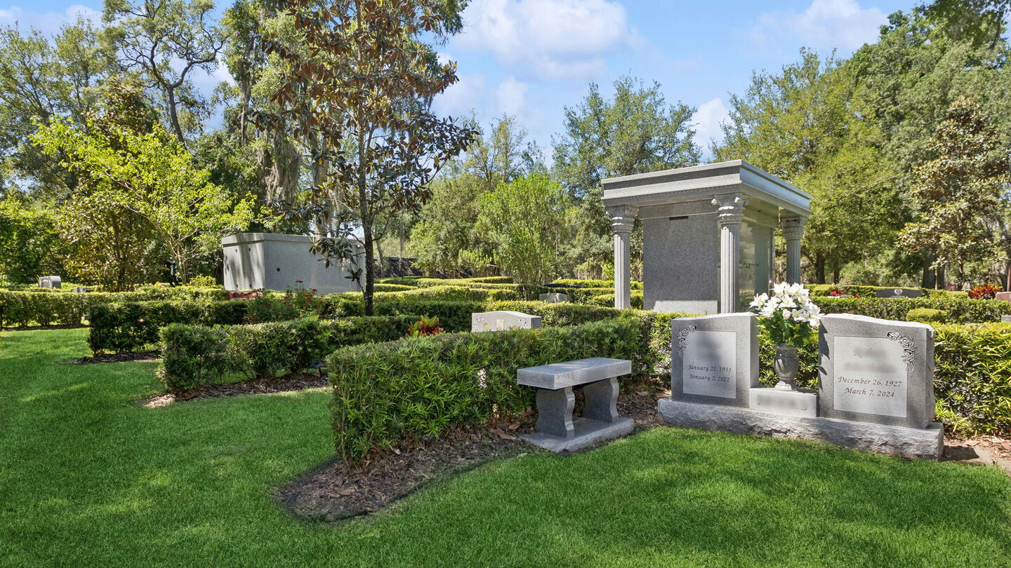 Private/semi-private estates at Baldwin-Fairchild Oaklawn Chapel & Oaklawn Cemetery