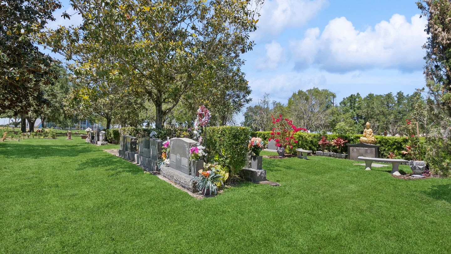 Private/semi-private estates at Baldwin-Fairchild Oaklawn Chapel & Oaklawn Cemetery