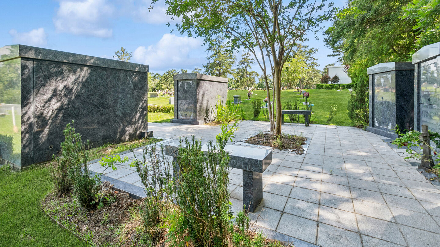 Private/semi-private estates at Culley's MeadowWood Funeral Home & Memorial Park
