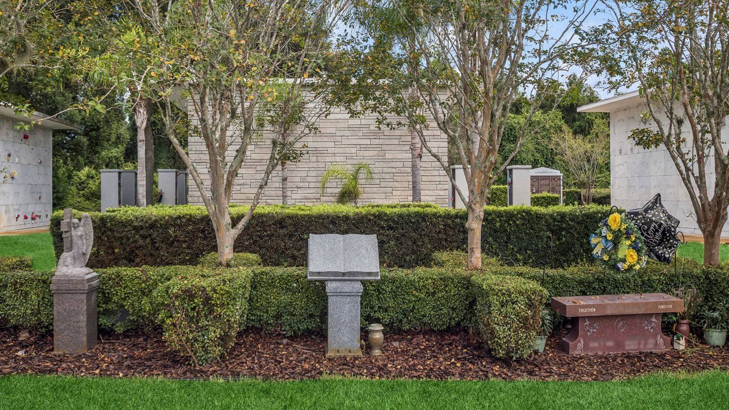 Deltona Memorial Funeral Home & Gardens