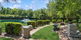 Private/semi-private estates at Hardage-Giddens, Riverside Memorial Park & Funeral Home