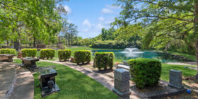 Private/semi-private estates at Hardage-Giddens, Riverside Memorial Park & Funeral Home