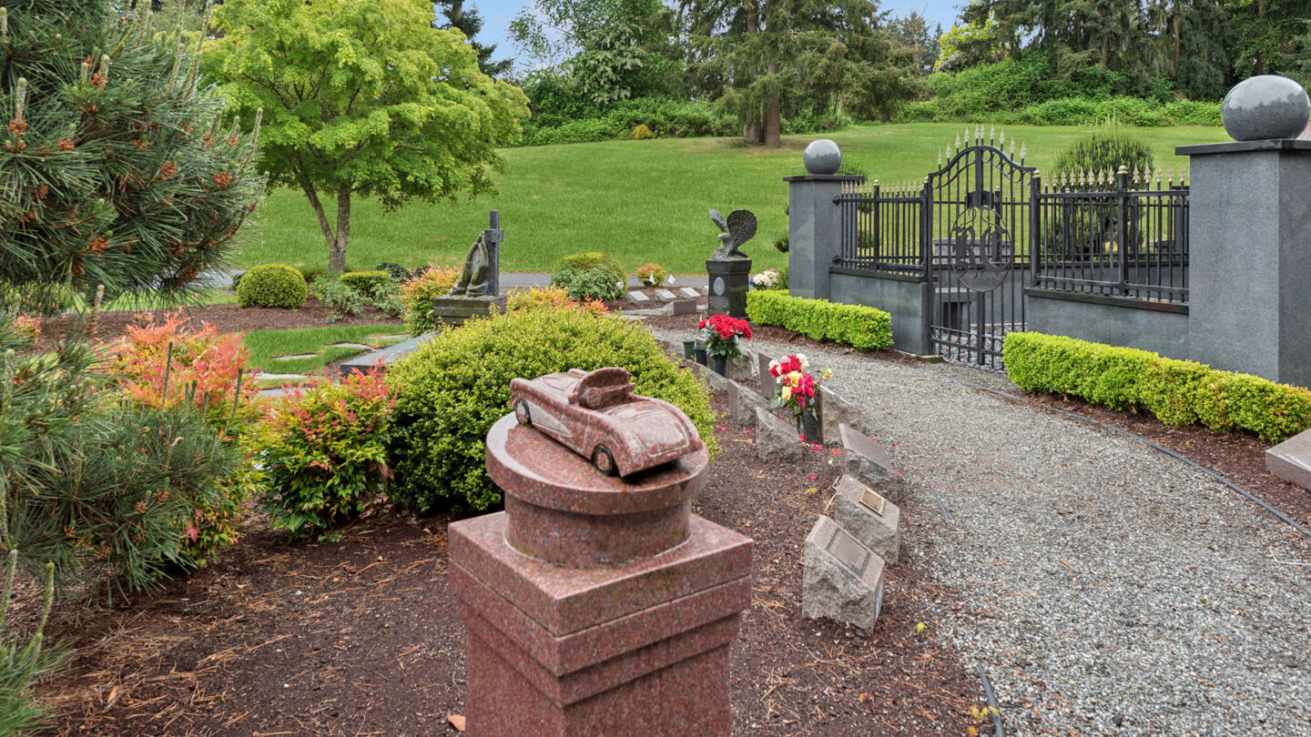 Private/semi-private estates at Evergreen Funeral Home & Cemetery