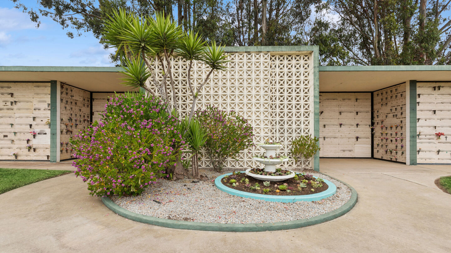 Mausoleo en Los Osos Valley Mortuary & Memorial Park