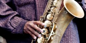 An jazz musician playing the saxophone 