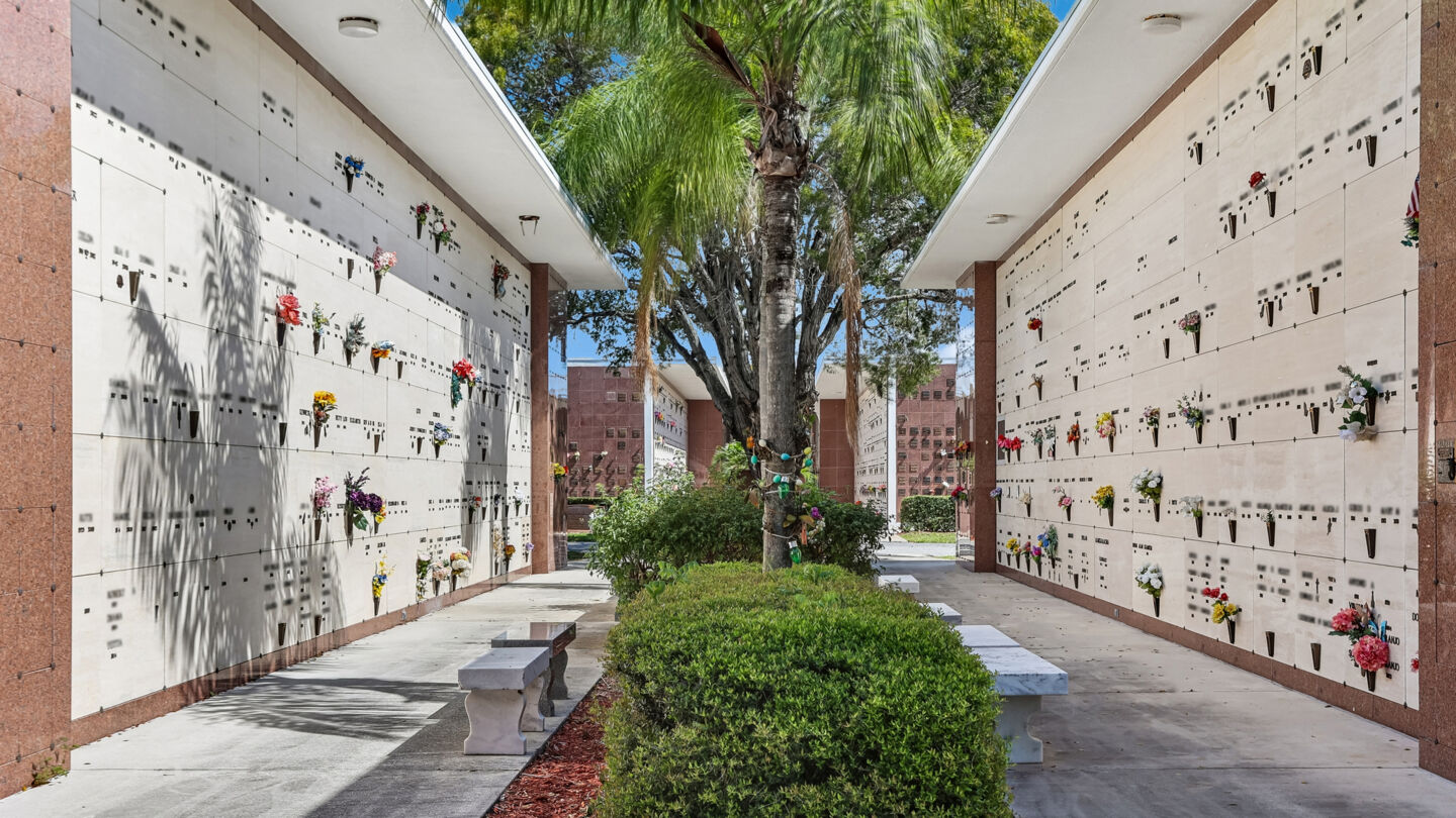 Royal Palm Funeral Home & Memorial Gardens