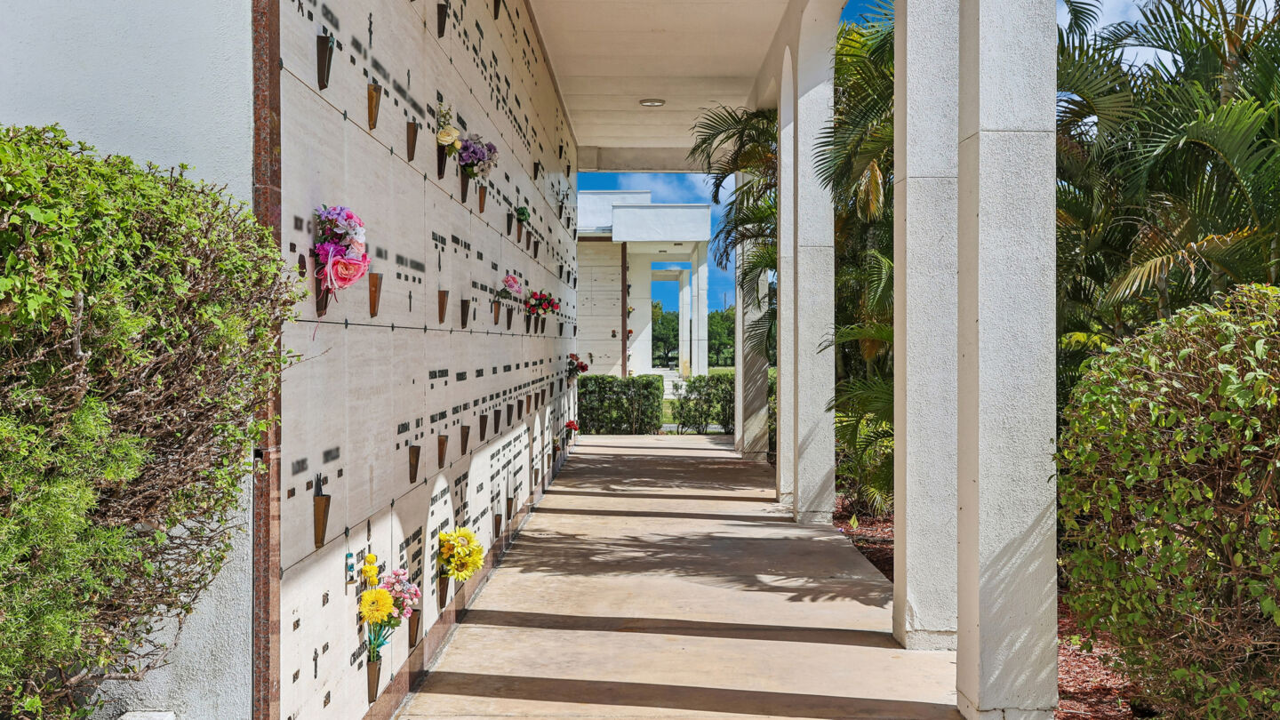 Royal Palm Funeral Home & Memorial Gardens