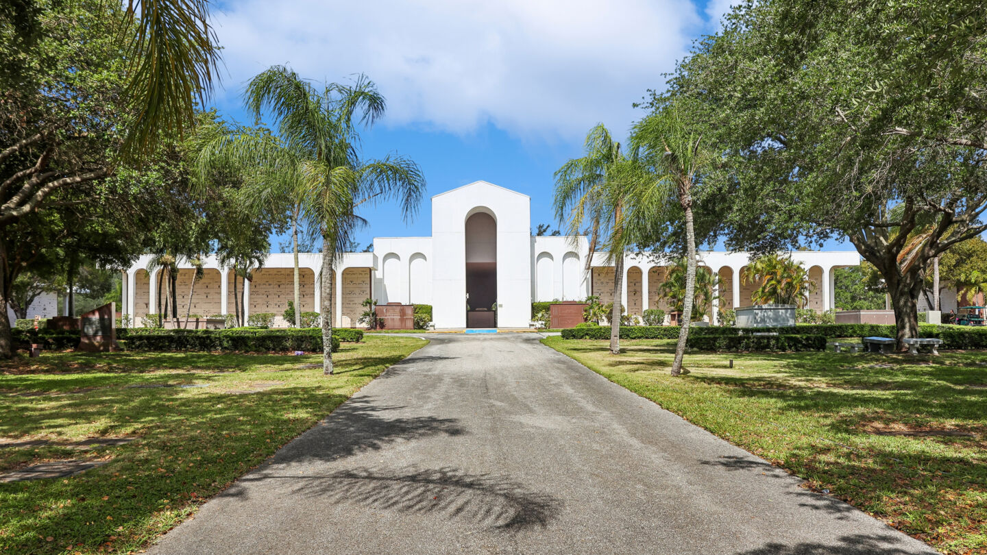 Royal Palm Funeral Home & Memorial Gardens