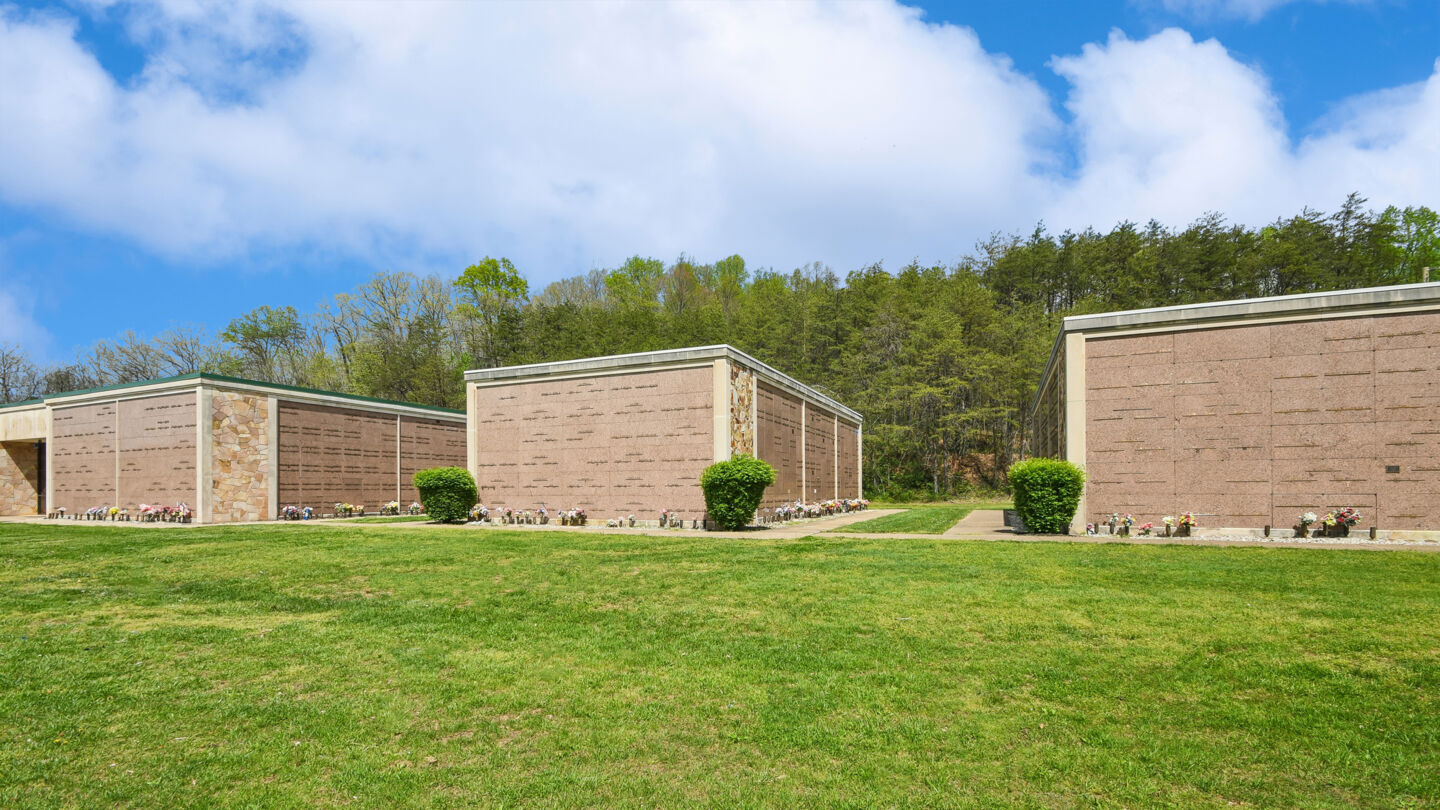 Mausoleo en Tyler Mountain Funeral Home & Tyler Mountain Memory Gardens