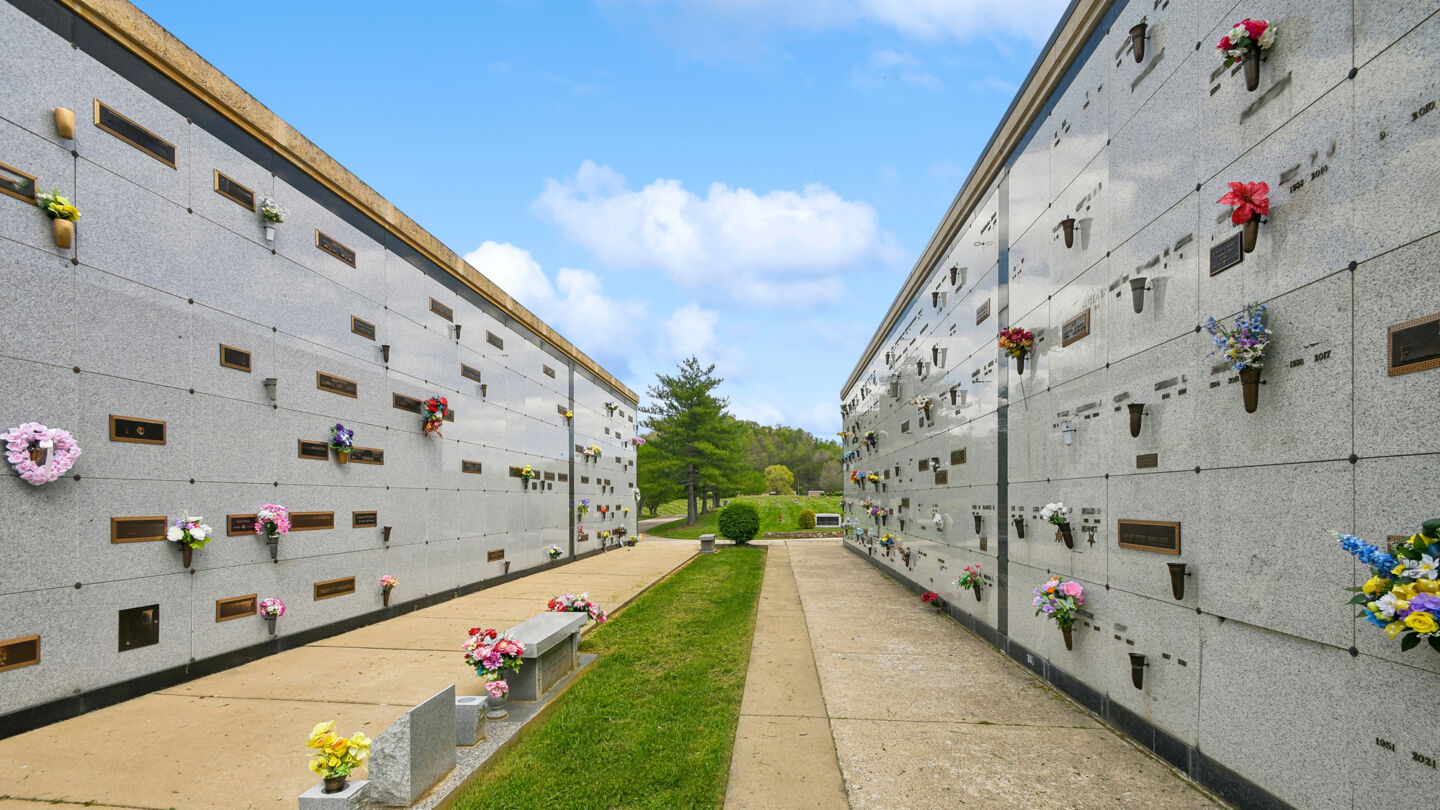 Mausoleo en Tyler Mountain Funeral Home & Tyler Mountain Memory Gardens