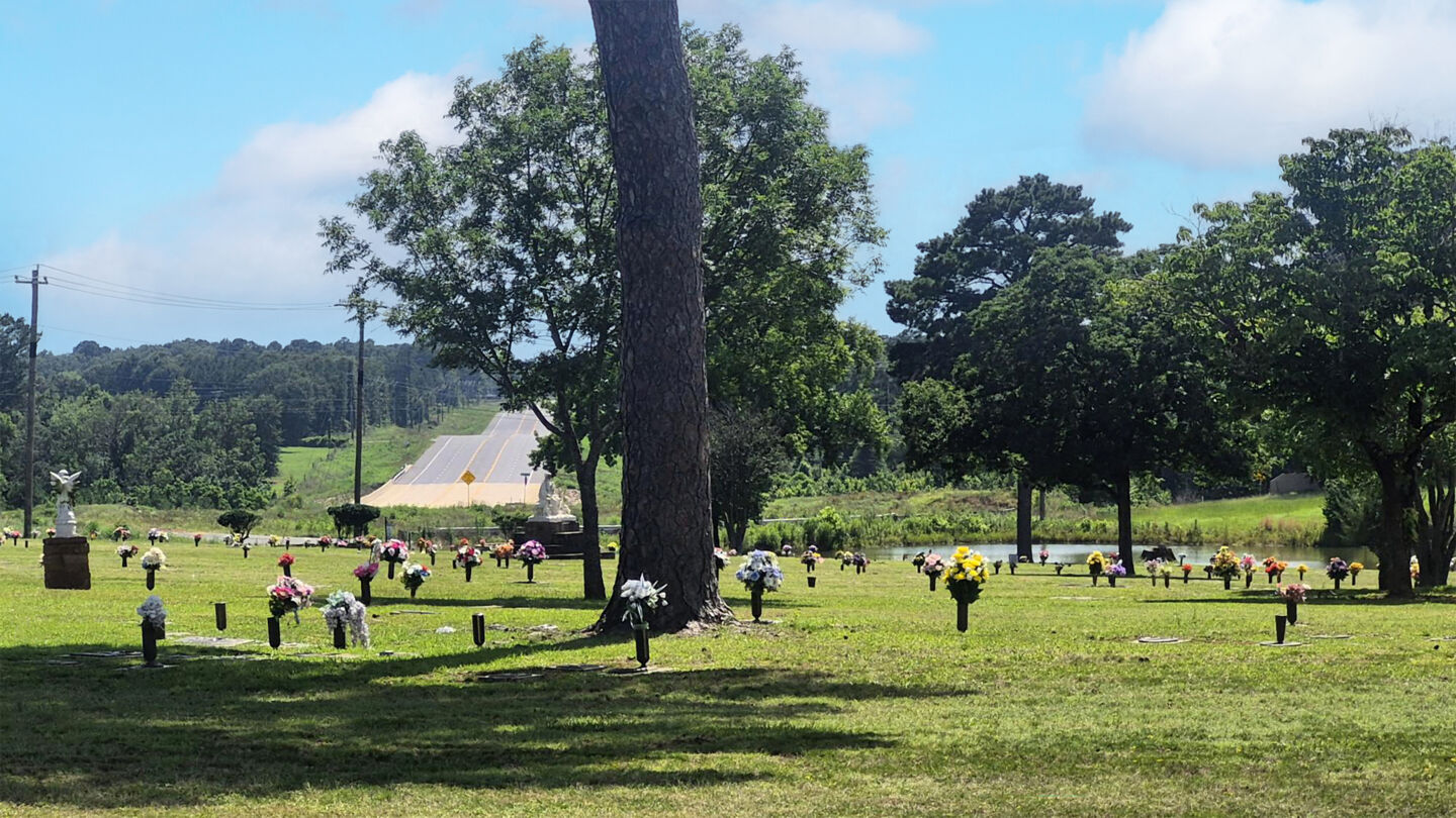 Terrenos del cementerio en Lakeview Funeral Home & Memorial Gardens
