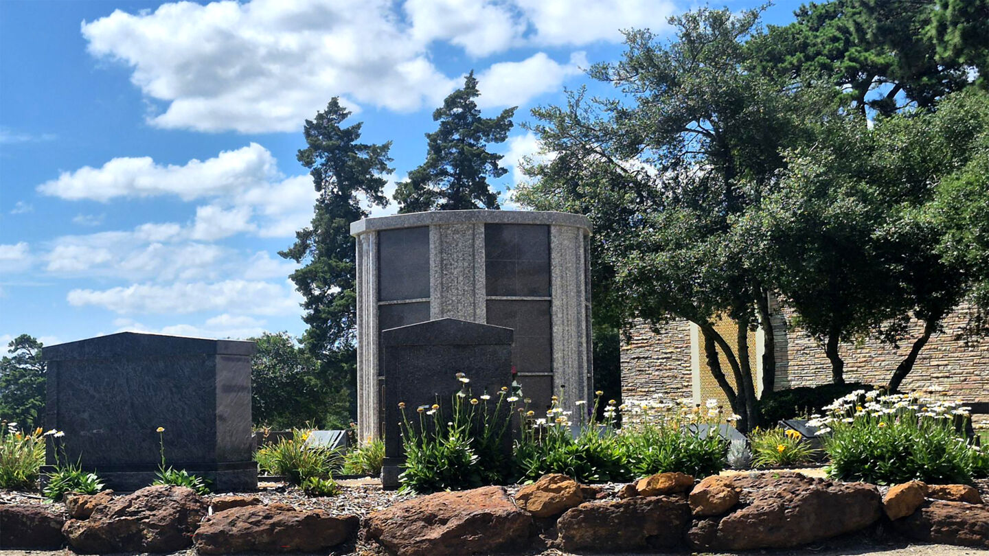 Jardín de cremación en  Lakeview Funeral Home & Memorial Gardens
