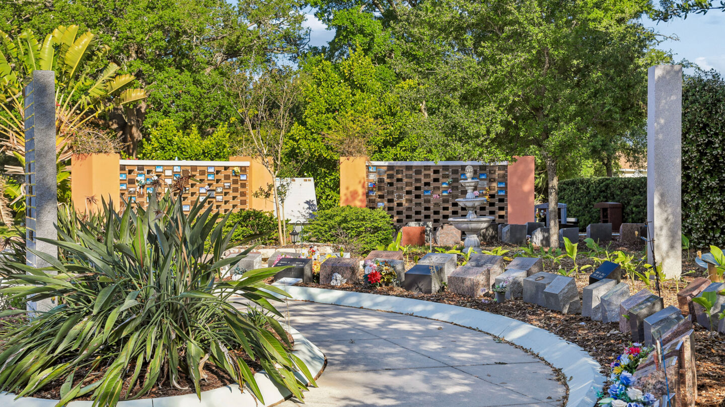 Robert Toale & Sons Funeral Home at Manasota Memorial Park