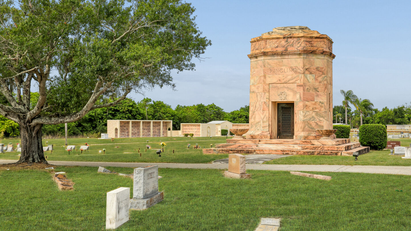 Mausoleo en Manasota Memorial Park