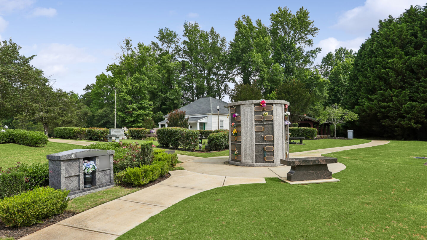 Jardín de cremación en Winkenhofer Pine Ridge Funeral Home and Memorial Park