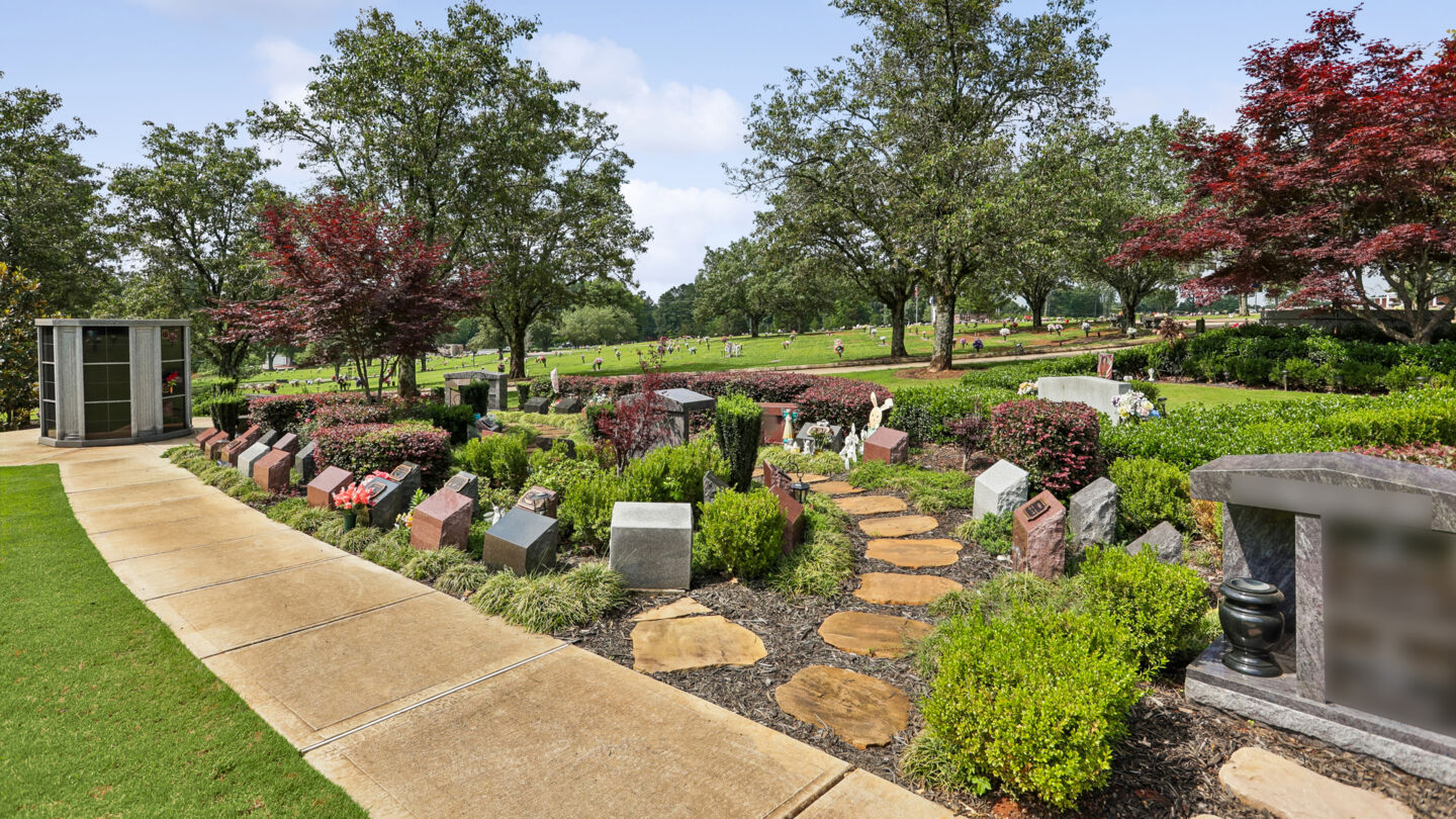 Jardín de cremación en Winkenhofer Pine Ridge Funeral Home and Memorial Park