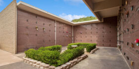 Mausoleo en Eternal Valley Memorial Park Mortuary
