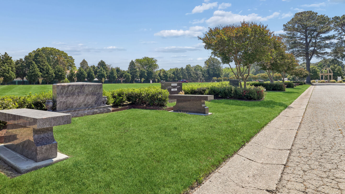 Private/semi-private estates at Woodlawn Funeral Home & Memorial Gardens