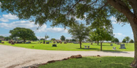 Cemetery grounds at Johnson's Lawnhaven Memorial Gardens
